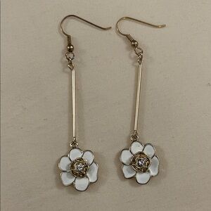 Elegant White and Gold Flower Drop Earrings